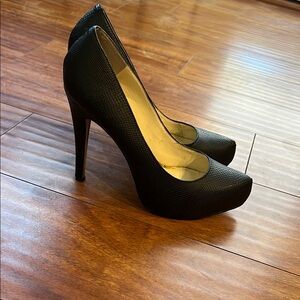 Jessica Simpson Black Heels Sleek Design